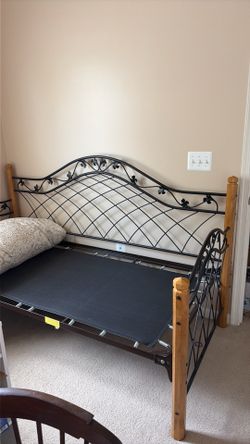 Day bed with trundle and mattress