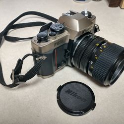 Nikon FM10 Camera