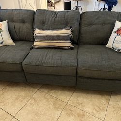 Couch With Electric Recliners 