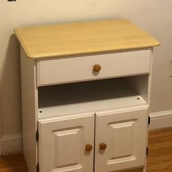 White nightstand/dresser 