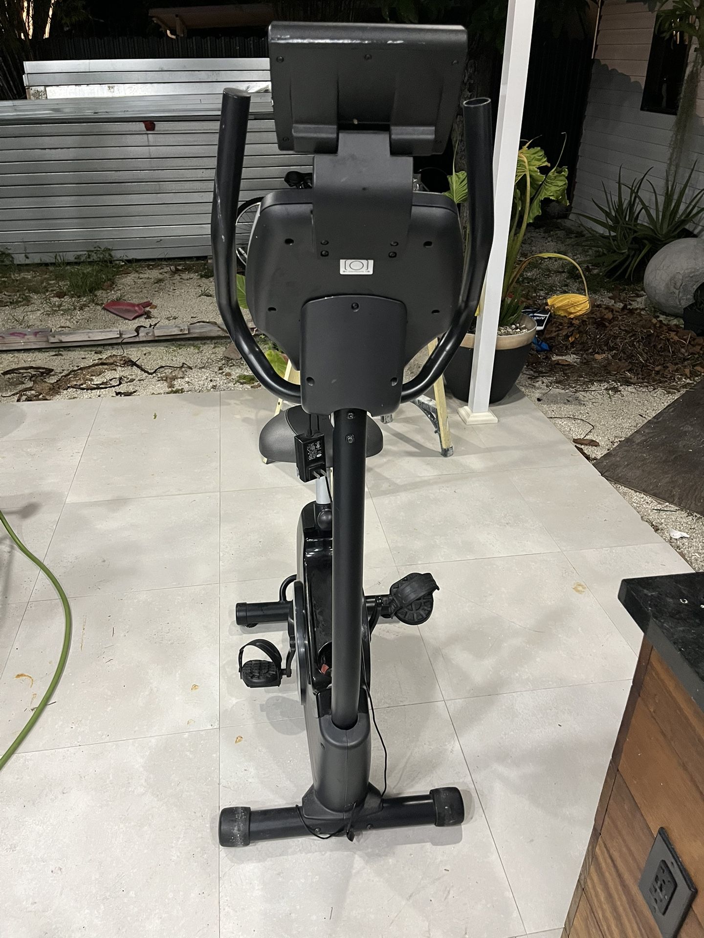 upright exercise bike