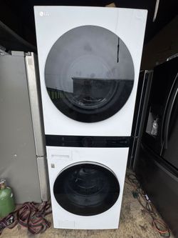 LIKE NEW !! LG THINQ TOWER STEAM WASHER AND GAS DRYER STACKABLE