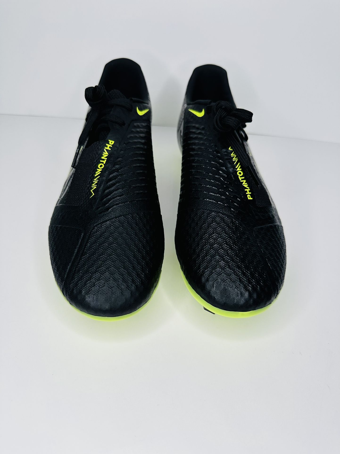 Nike Phantom Venom Academy FG Black Volt. Brand new without original box Size 9 men 100% authentic Fast shipping
