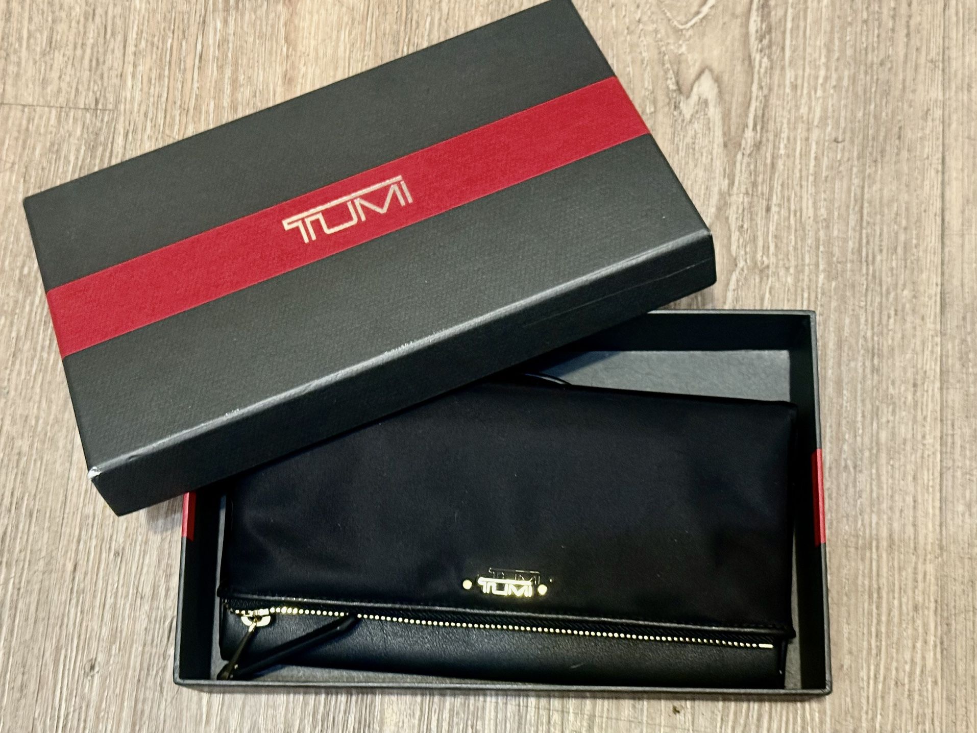 NWT Tumi Voyageur Travelers Wallet
