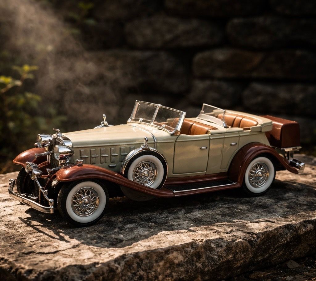 Car model Cadillac 1932. Toys Size 1:32. New.
