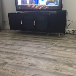 Tv CONSOLE - FREE