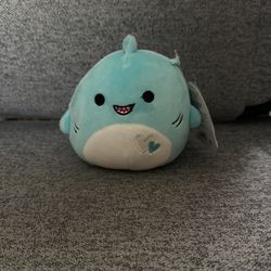 Rey Valentine’s day Shark Squishmallow