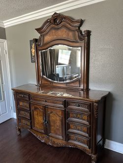 “5pc Queen bed frame, dresser and mirror set”