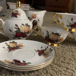 Royal Albert Old Country Roses Tea Cups And Saucer Set . Bone China Tea Set  