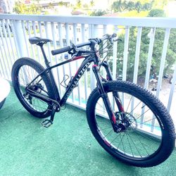 Specialized fuse special edition with some extras 27,5” médium frame