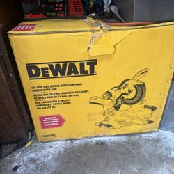 12 Sliding Miter Saw