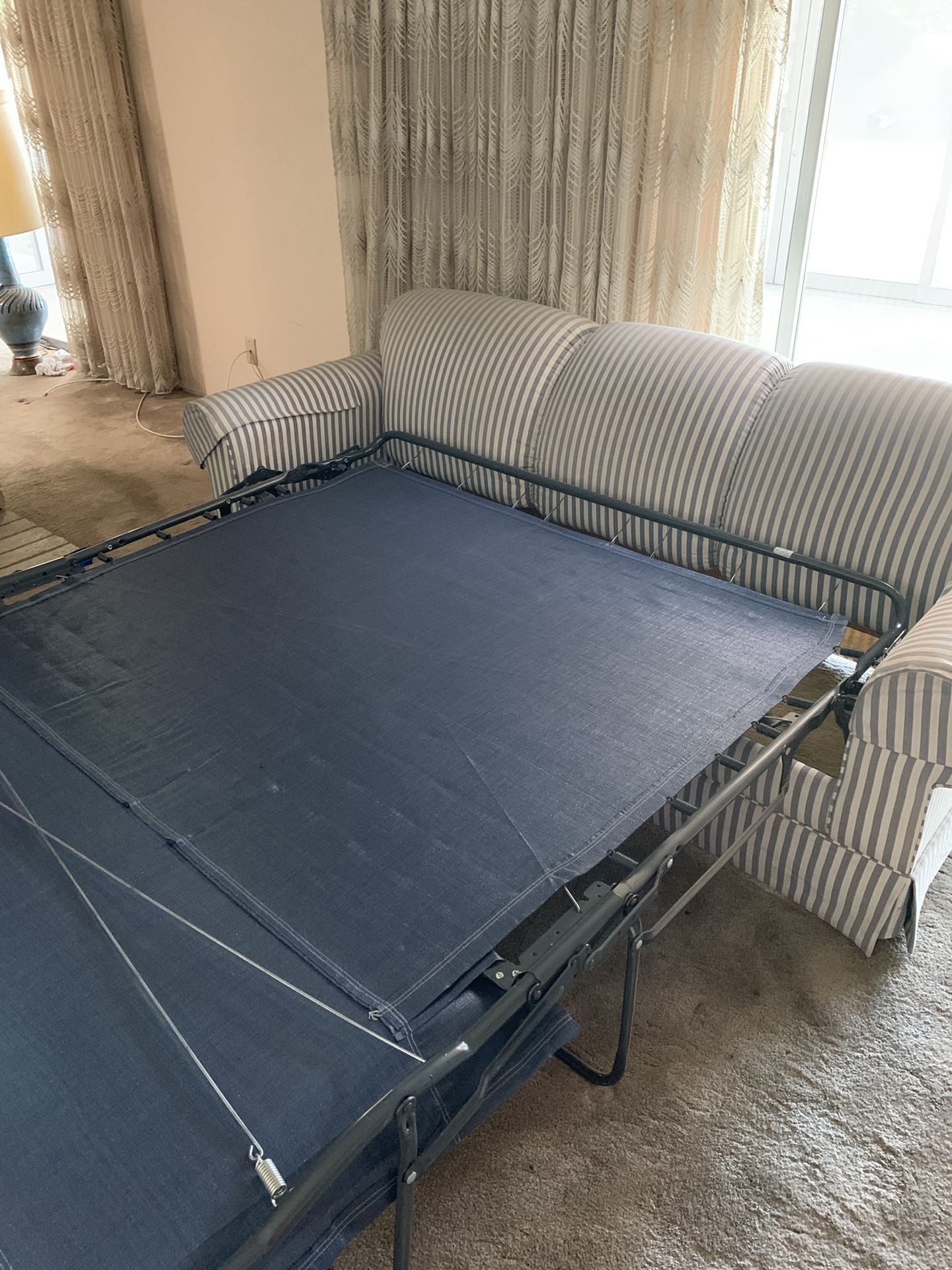 Lazy Boy Sleeper Sofa w/mattress for Sale in Lancaster, CA OfferUp