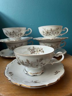 Vintage 5 tea cup and saucer set