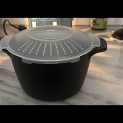 New Pampered Chef Micro Cooker Plus 2