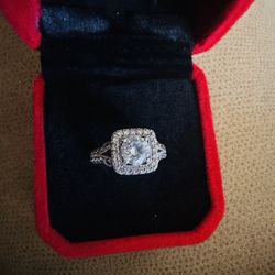 NEW 925 SILVER WITH CIRCONIA STONES SOLID RING BEATIFUL 
