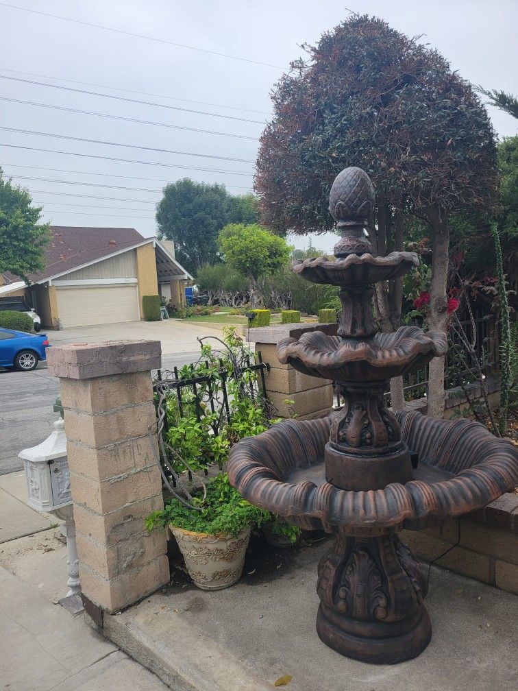 New 6ft Pineapple Water Fountain