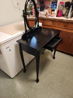 Vanity table
