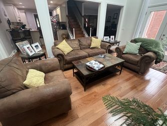 3 Piece Broyhill  Sofa w Chairs With Accent Pillows