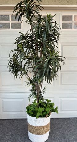 7’ Faux tree with basket