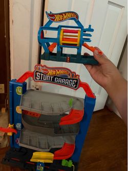 hot wheel stunt garage & car wash set