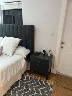 2 Nightstands