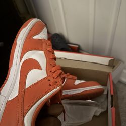 Syracuse dunks (orange)
