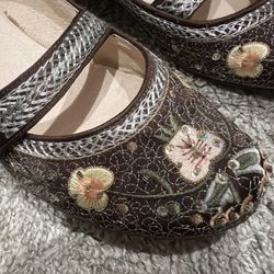 Floral Embroidery Shoes, Size 7