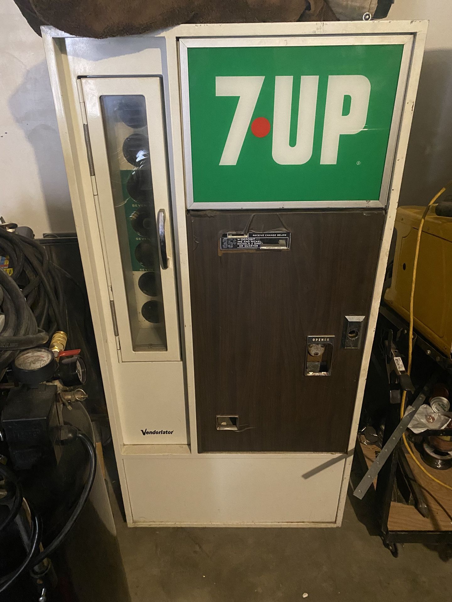 Vintage 7up Machine