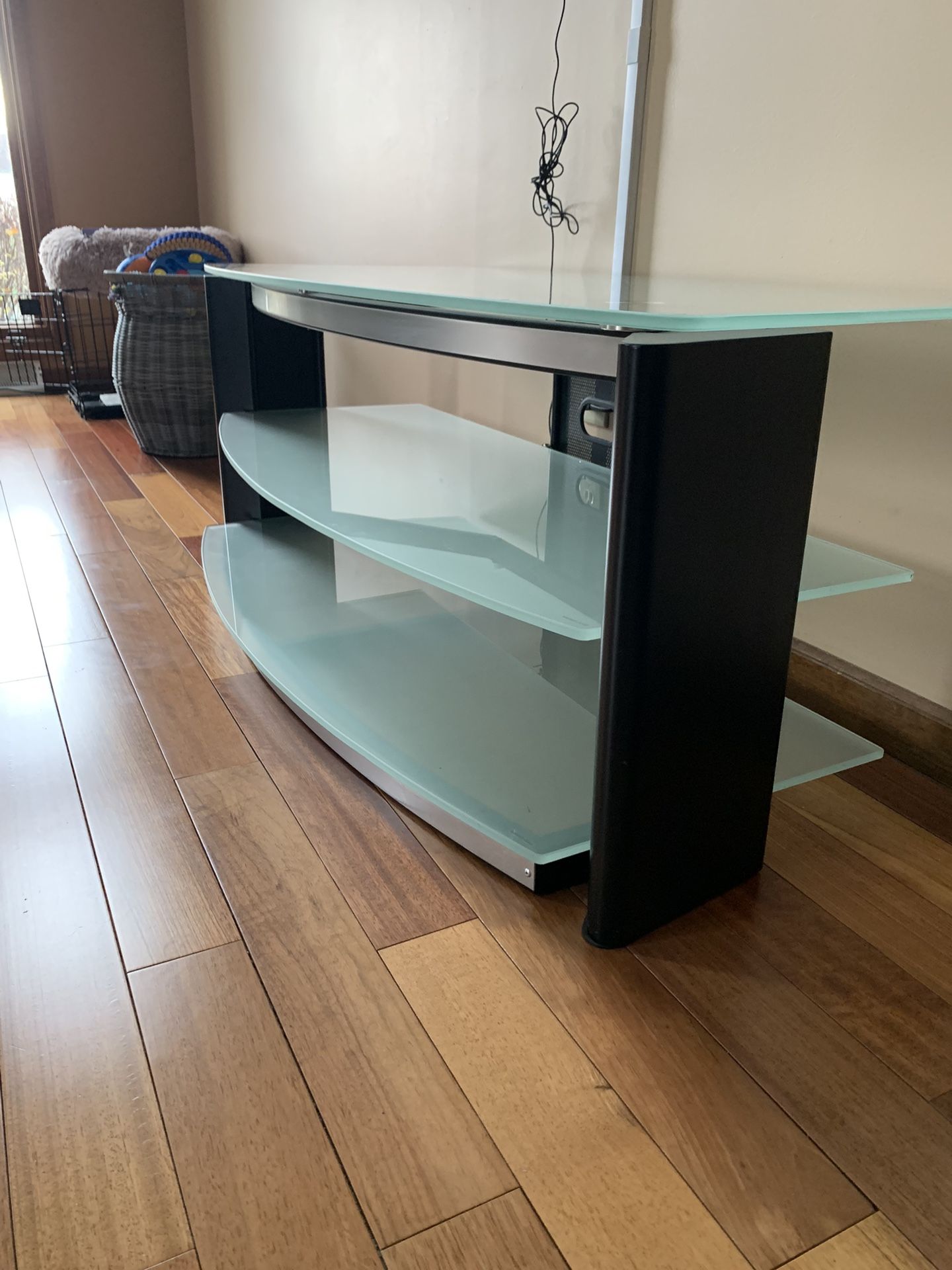 TV Stand (3 Glass panels)