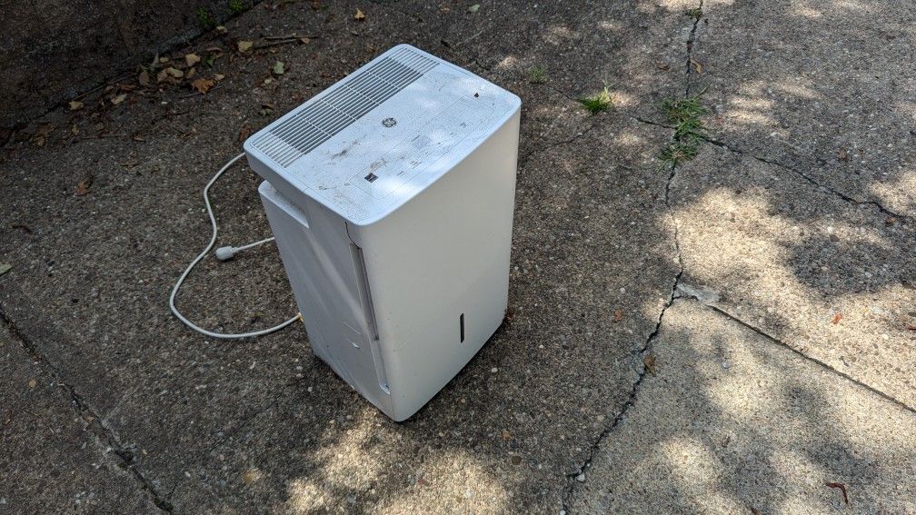 Dehumidifier - FOR REPAIR OR PARTS ONLY