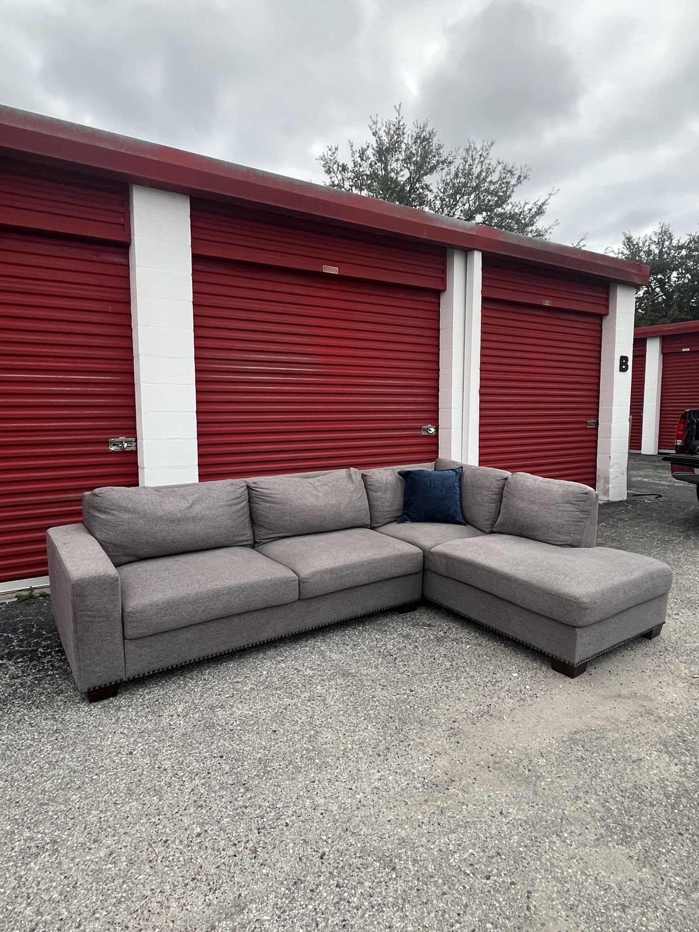 Thomasville Artesia Grey Sectional *FREE DELIVERY*