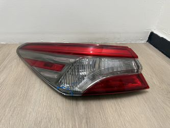 2018 - 2020 Toyota Camry Rear Driver Side Left Tail Light Tail Lamp Taillight