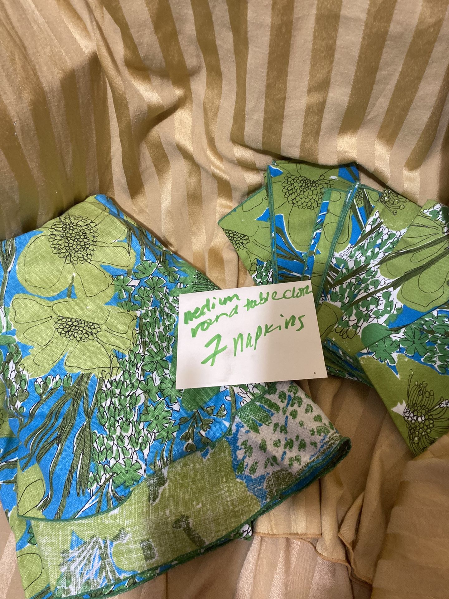 VINTAGE VERA DINING LINENS