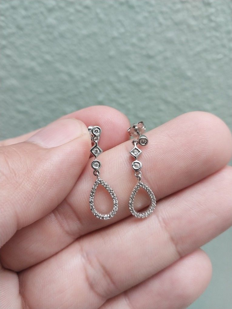 Dangle Diamond Earrings π β¨οΈ