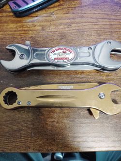 Collectible folding wrench knives