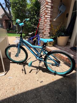 Girls bike