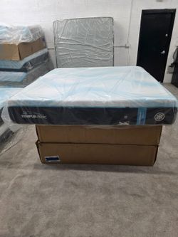 Tempur-Pedic ProAdapt Medium Hybrid King