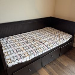 IKEA HEMNES Daybed w/ 3 Drawers – Converts Twin to King – Includes 2 Mattresses – $99