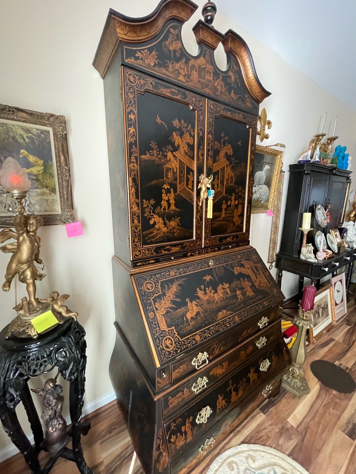 Gorgeous Asian secretary!