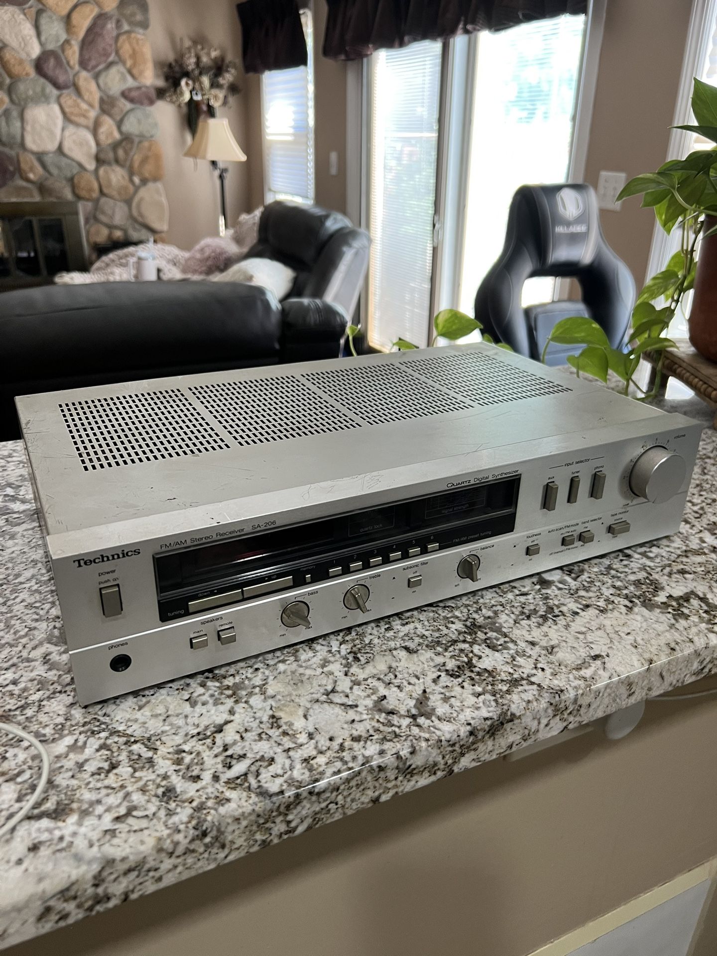 Technics SA-206 FM/AM Stereo Receiver 170W - Used  Excellent Vintage Sound