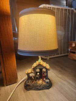 Rare vintage resin base Holy Family Nativity table lamp