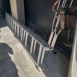 25 Ft Adjustable Ladder 
