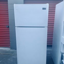 Refrigerator White Fully Working Top Freezer! Good Condition! Ready For Delivery Or Pick Up! Warranty Included!
