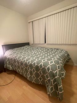 Queen bed + matress