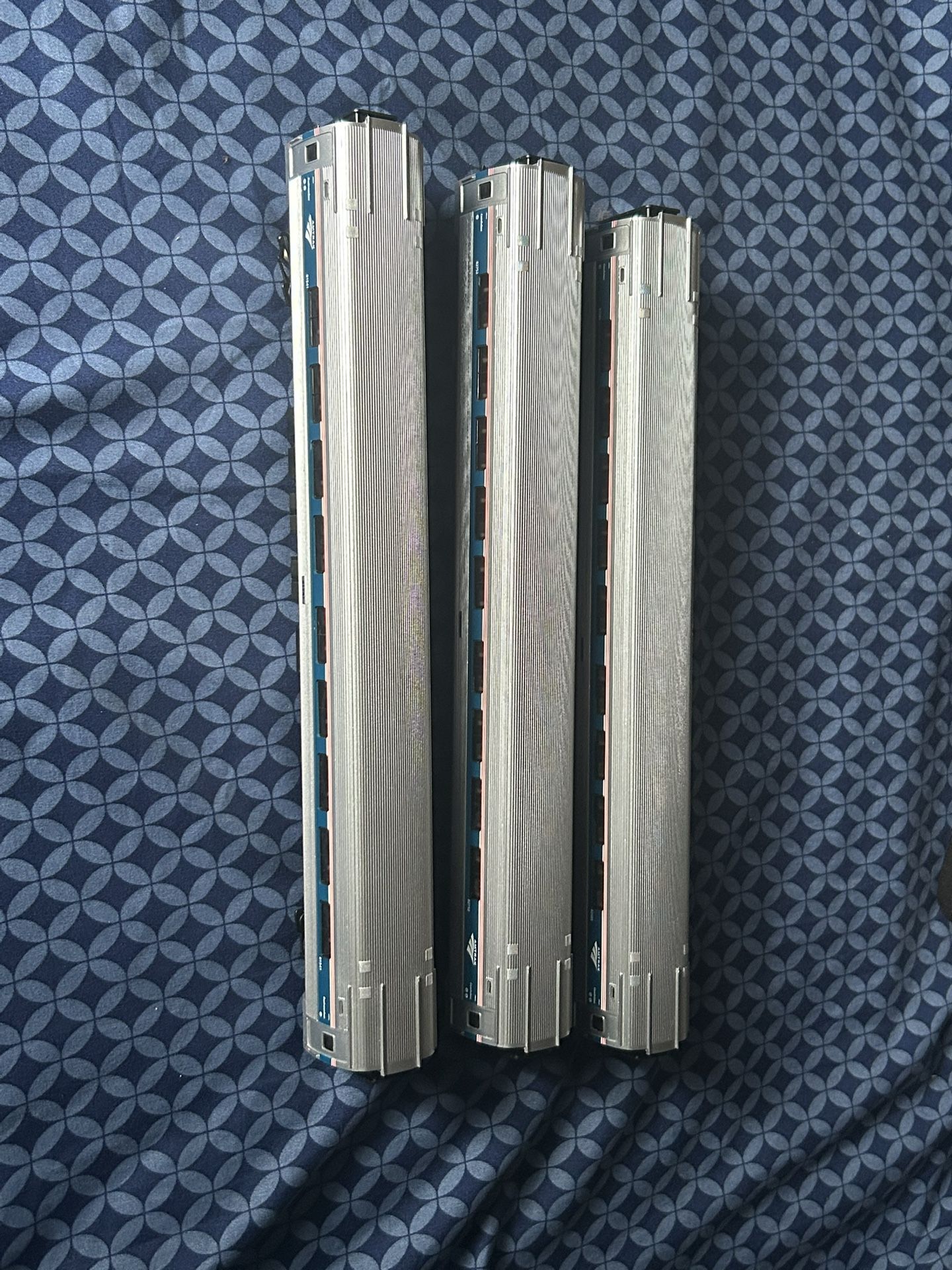 HO Scale BACHMAN AMTRAK PASSENGER CARS.
