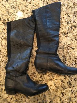 Size 7 Steve Madden black boots