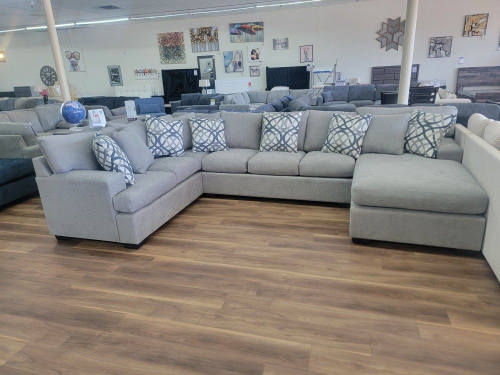 New 3pc Sectional In Grey , Was $1699