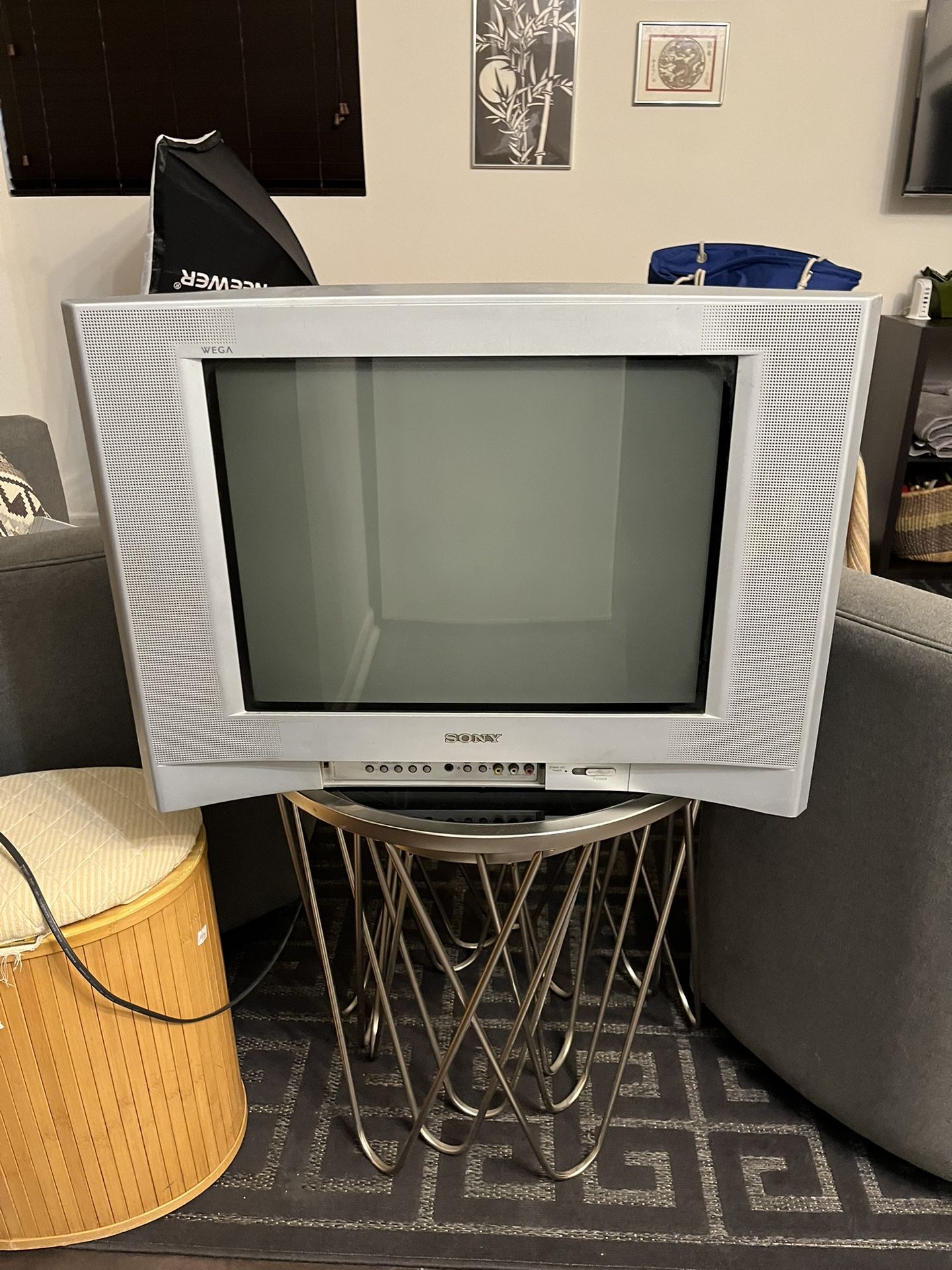 Sony WEGA KV-20FS120 20” Trinitron CRT TV Retro