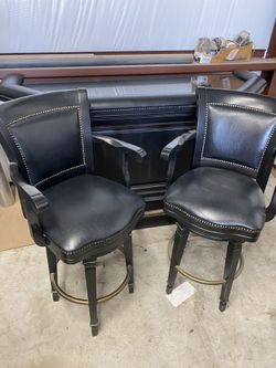 Howard Miller Bar Set