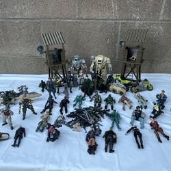 large lot of toy soldiers